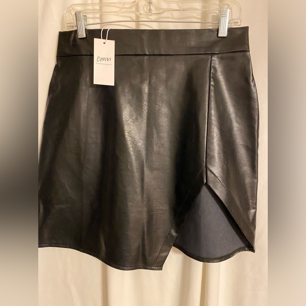 Choies Mid Waist Asymmetrical Hem Mini A-Line Black Faux Leather Skirt Sz L